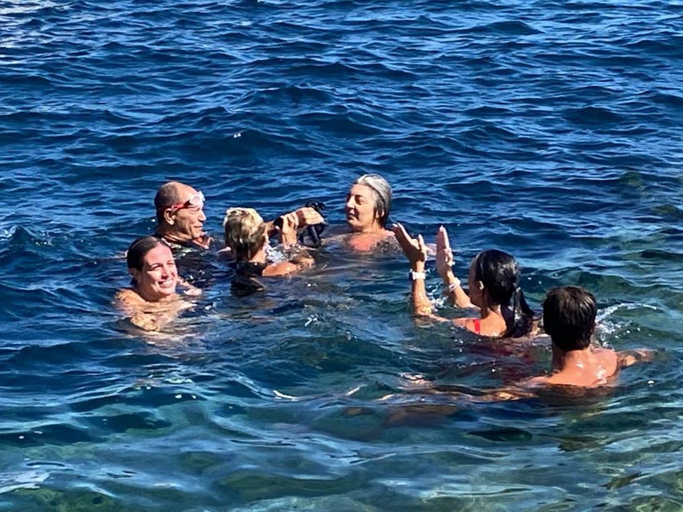Traversata a nuoto da Formica a Favignana, il Comune premia gli atleti Bertolini e Chimieri. Modica: "Condividiamo il loro impegno per i più fragili di cui ci facciamo portavoce"