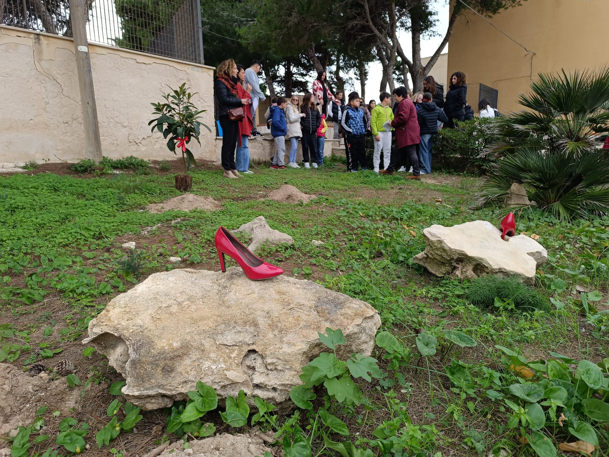 Giornata contro la violenza sulle donne: inaugurato a Favignana il Giardino delle Giuste e dei Giusti 