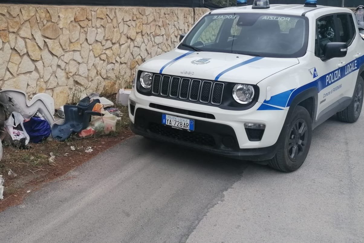 Abbandona rifiuti in centro a Favignana, settantenne sanzionato dalla Polizia locale