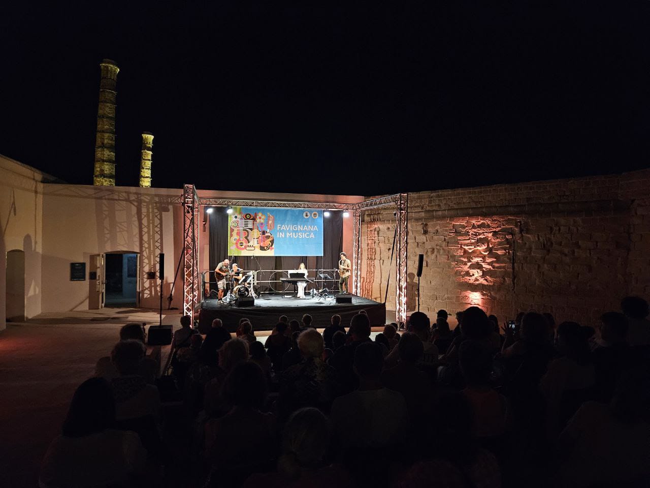 "Egadi Estate 2024": Anita Vitale conquista il pubblico di "Favignana in Musica" con un mix di jazz e folk