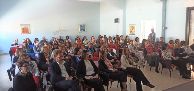 For­ma­zio­ne alla tran­si­zio­ne di­gi­ta­le del per­so­na­le sco­la­sti­co, di­ri­gen­ti e do­cen­ti di tut­ta Ita­lia a Fa­vi­gna­na