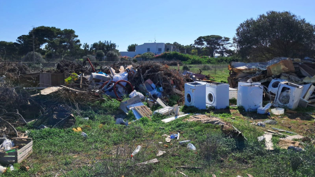  Scoperta discarica a cielo aperto a Favignana: denunciato un uomo di 62 anni per gestione illecita di rifiuti 